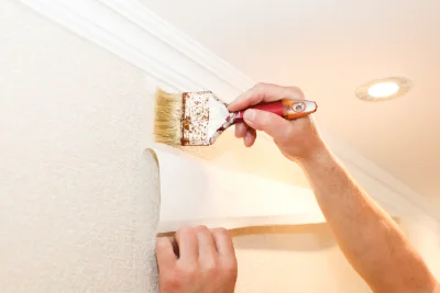Pose de papier peint à Lavigny — revêtements muraux et toiles de verre